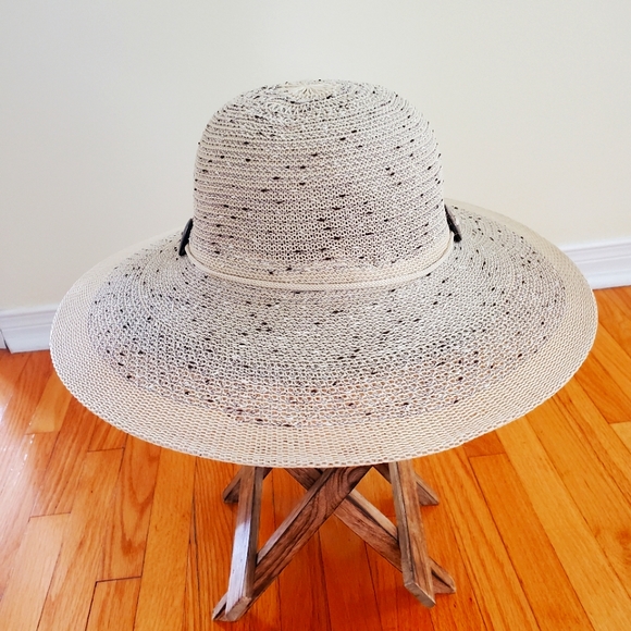 Summer hat 👒 - Picture 2 of 3